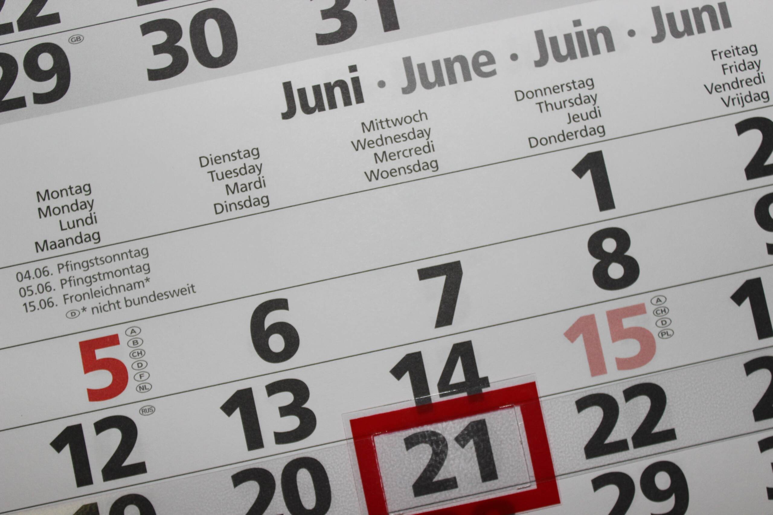 A day marked with a red square on the calendar