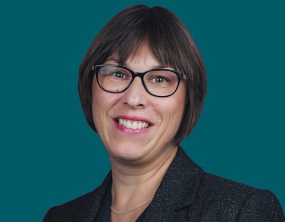ortrait of a consultant for the article on the Austrian social insurance system
